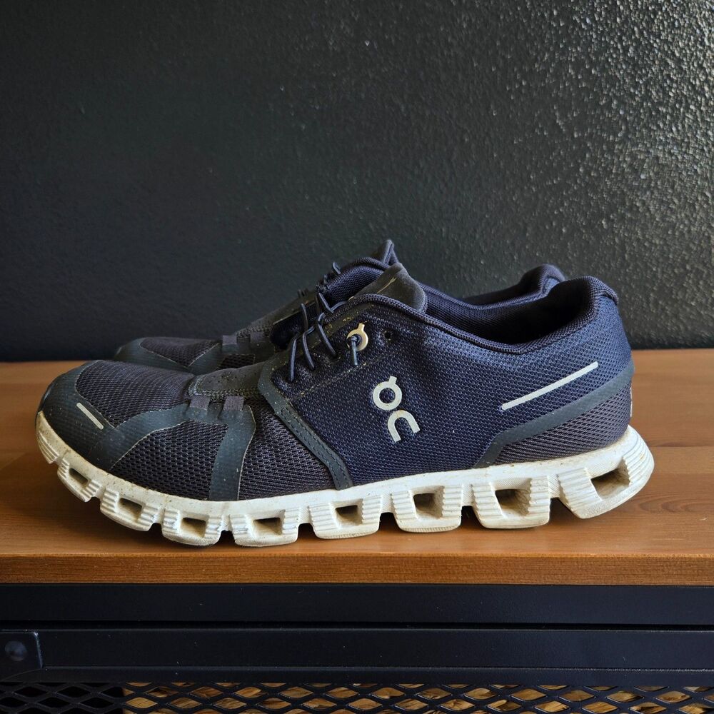 On Cloud Sneaker Black White Size 11 - Picture 6 of 6